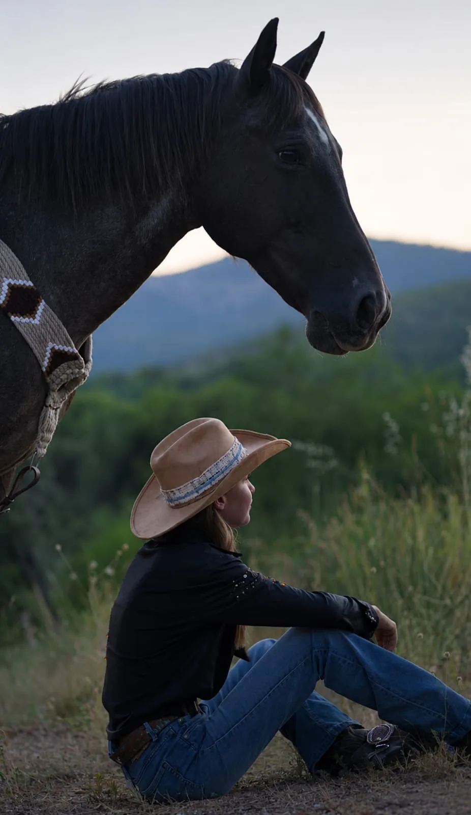 Femme auprès d’un cheval